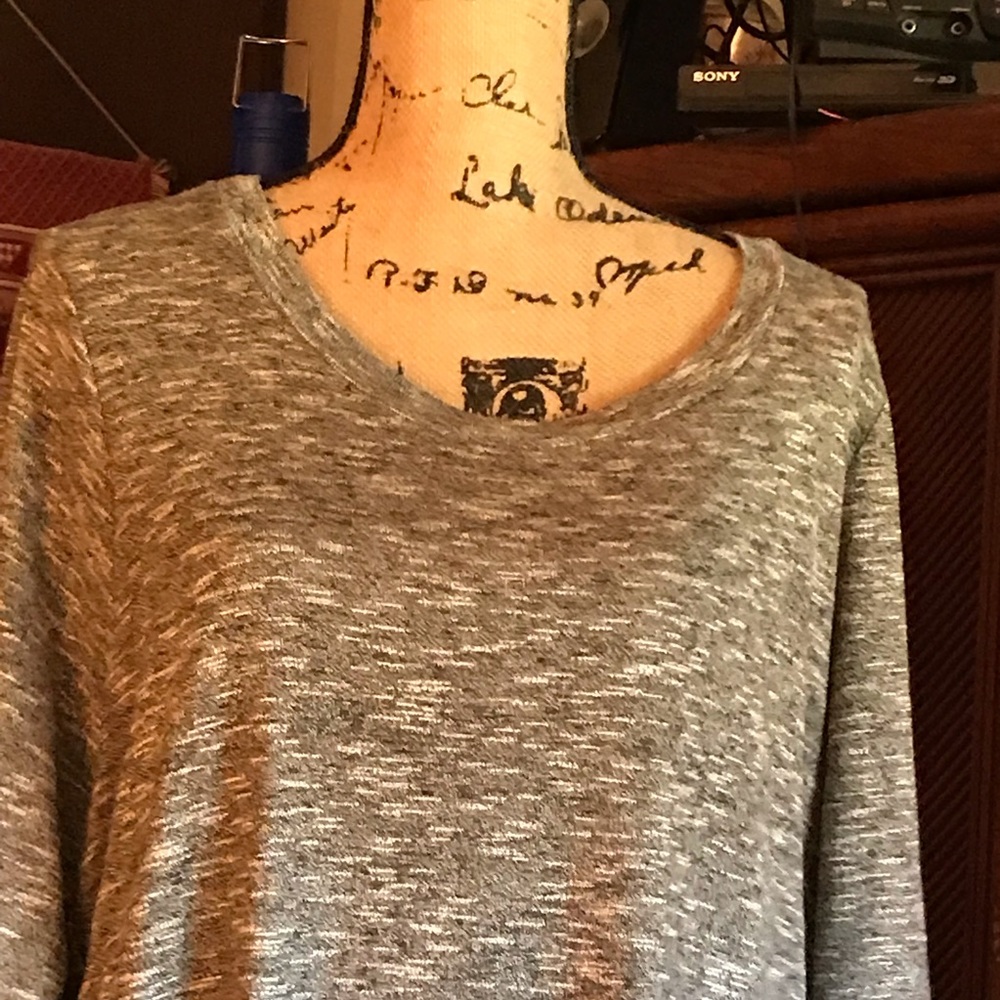 Grey pull over tunic. - Picture 2 of 4